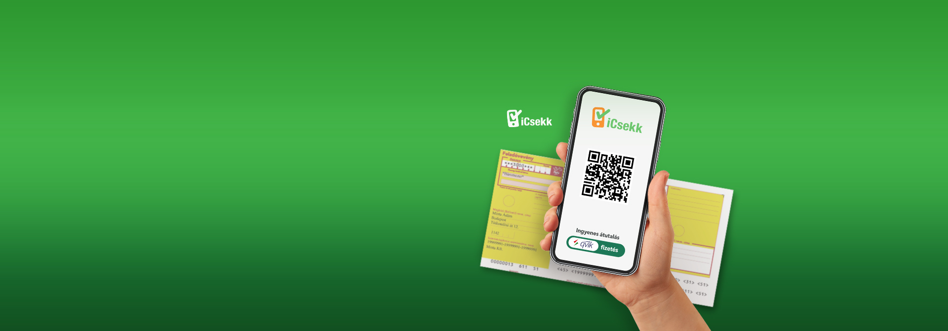 A képen a megújult iCsekk alkalmazázban skennelnek be egy QR kódot